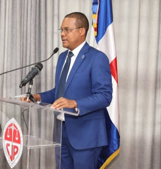 Asimismo, destacó el marco legal que rige la materia en la República Dominicana, haciendo en énfasis a la Ley 20-00 sobre Propiedad Industrial, la Ley 65-00 sobre Derecho de Autor, y los tratados internacionales suscritos por el país en aspecto del desarrollo nacional.