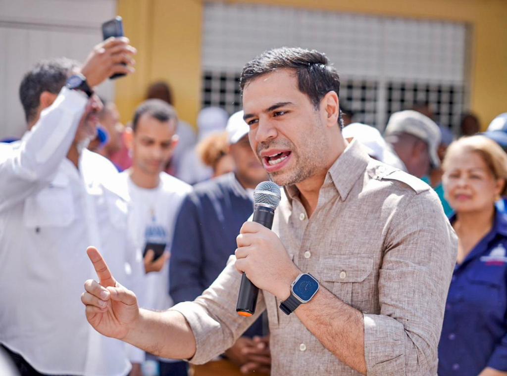 Roberto Ángel da a conocer al Consejo Nacional de Cultura los ejes de su gestión 