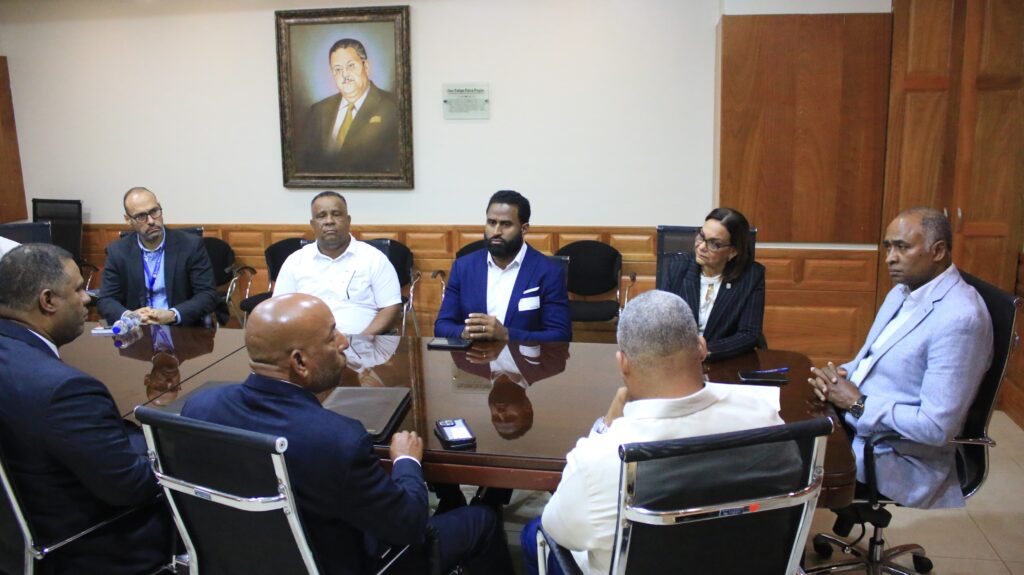 AIBI se reúne con el senador de la provincia Peravia, Julito Fulcar y los diputados Carmen Leida Escarfuller y Willy Sánchez.