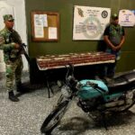 Decomisan 13 mil cigarrillos de contrabando abandonados junto a motocicleta en Jimaní