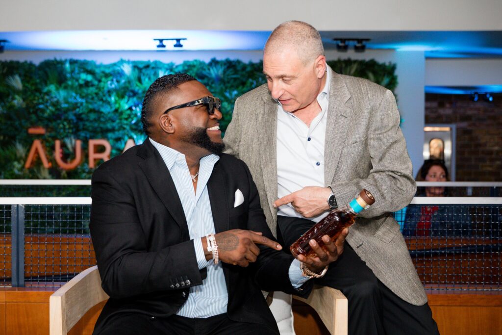 David Ortiz y el socio fundador de Ozama Abbott Wolfe.