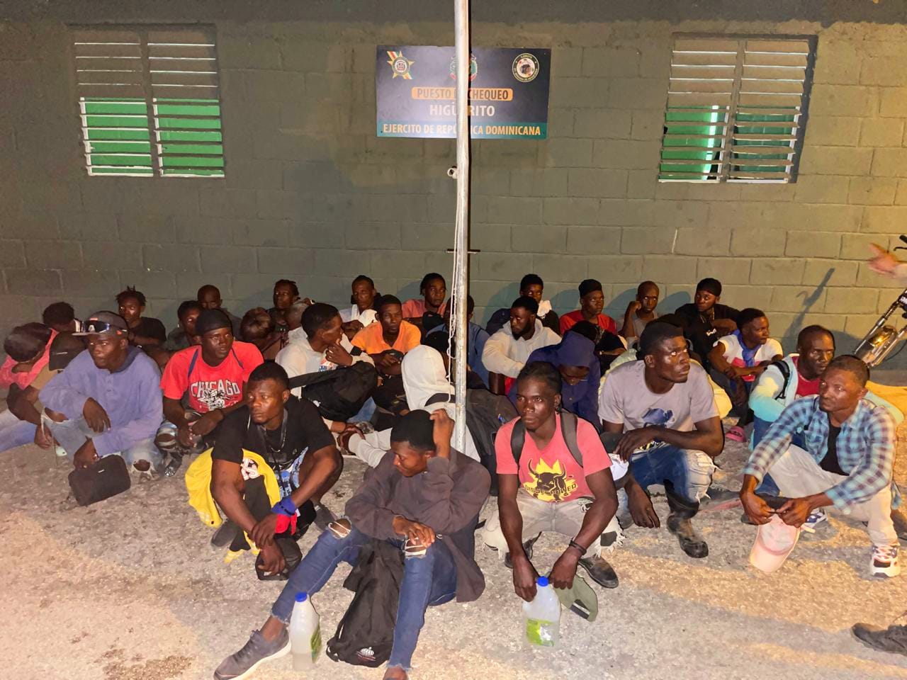 Interceptan un grupo de 32 inmigrantes irregulares en Elías Piña