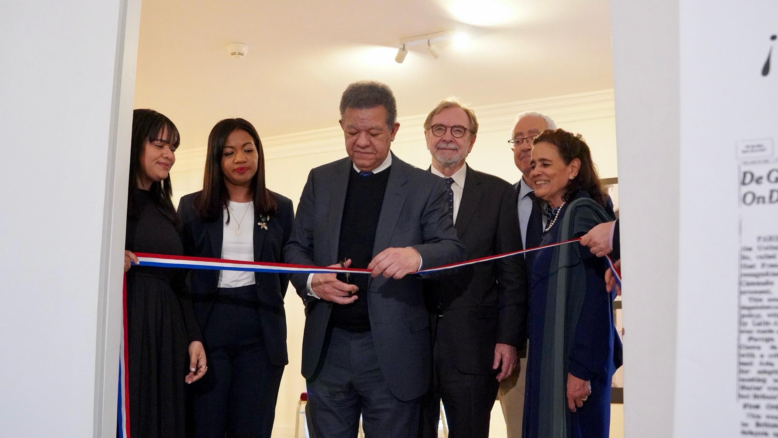 El expresidente de la República, Leonel Fernández, impulsa la internacionalización del legado histórico dominicano al presentar en Europa la exposición fotográfica: “A 60 años de la Revolución de Abril Dominicana de 1965”