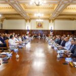 El presidente Luis Abinader y la vicepresidenta Raquel Peña encabezaron este viernes el cuadragésimo noveno Consejo de Ministros, donde se presentaron los avances logrados durante el primer trimestre del presente año y se evaluaron los diferentes programas que lleva a cabo el Gobierno con miras a alcanzar las metas priorizadas para el cuatrienio 2024- 2028. Las informaciones fueron dadas a conocer por el ministro de la Presidencia, José Ignacio Paliza, en su calidad de secretario técnico del Consejo de Ministros, tras finalizar el encuentro en el Palacio Nacional.