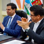 Con el objetivo de impulsar el desarrollo cultural y fortalecer la identidad de Santo Domingo Este, el ministro de Cultura, Roberto Ángel Salcedo, y el alcalde del municipio, Dio Astacio, firmaron un acuerdo interinstitucional que permitirá la apertura de una Escuela de Música y Bellas Artes en dicha localización.