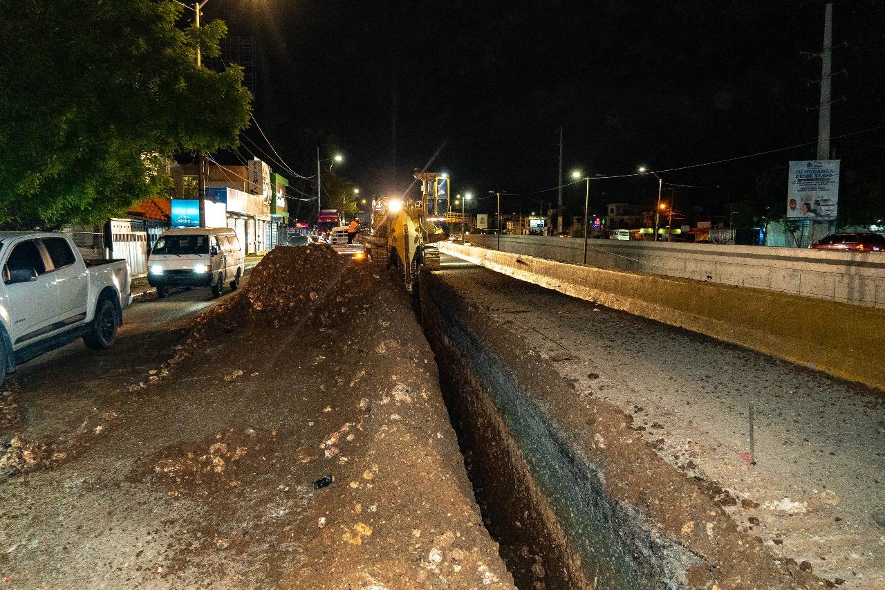 La Corporación del Acueducto y Alcantarillado de Santo Domingo (Caasd) inició la segunda fase de los trabajos de intervención en el tramo comprendido entre la avenida Sabana Larga y el Hospital Traumatológico Dr. Darío Contreras, con el objetivo de seguir optimizando el servicio de alcantarillado sanitario en distintos sectores de la ciudad.