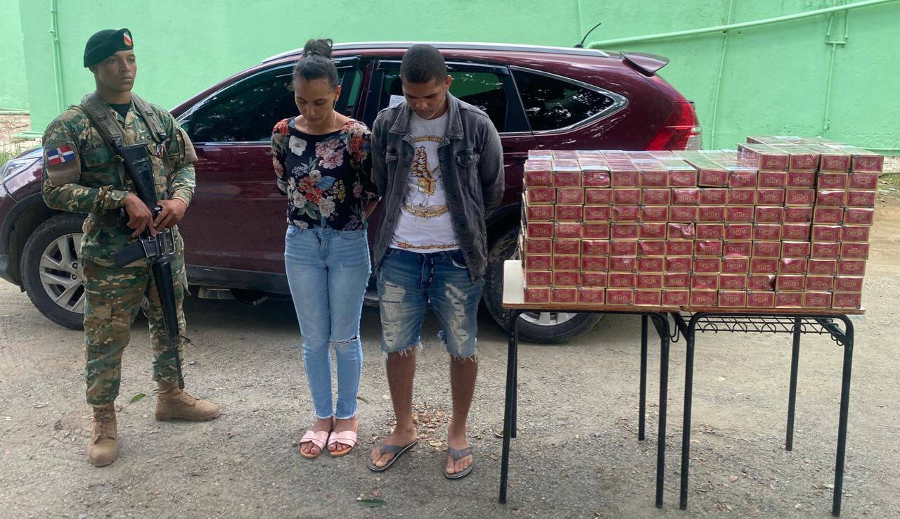 Ejército detiene pareja por contrabando de 39 mil cigarrillos ocultos en una jeepeta en Santiago Rodríguez