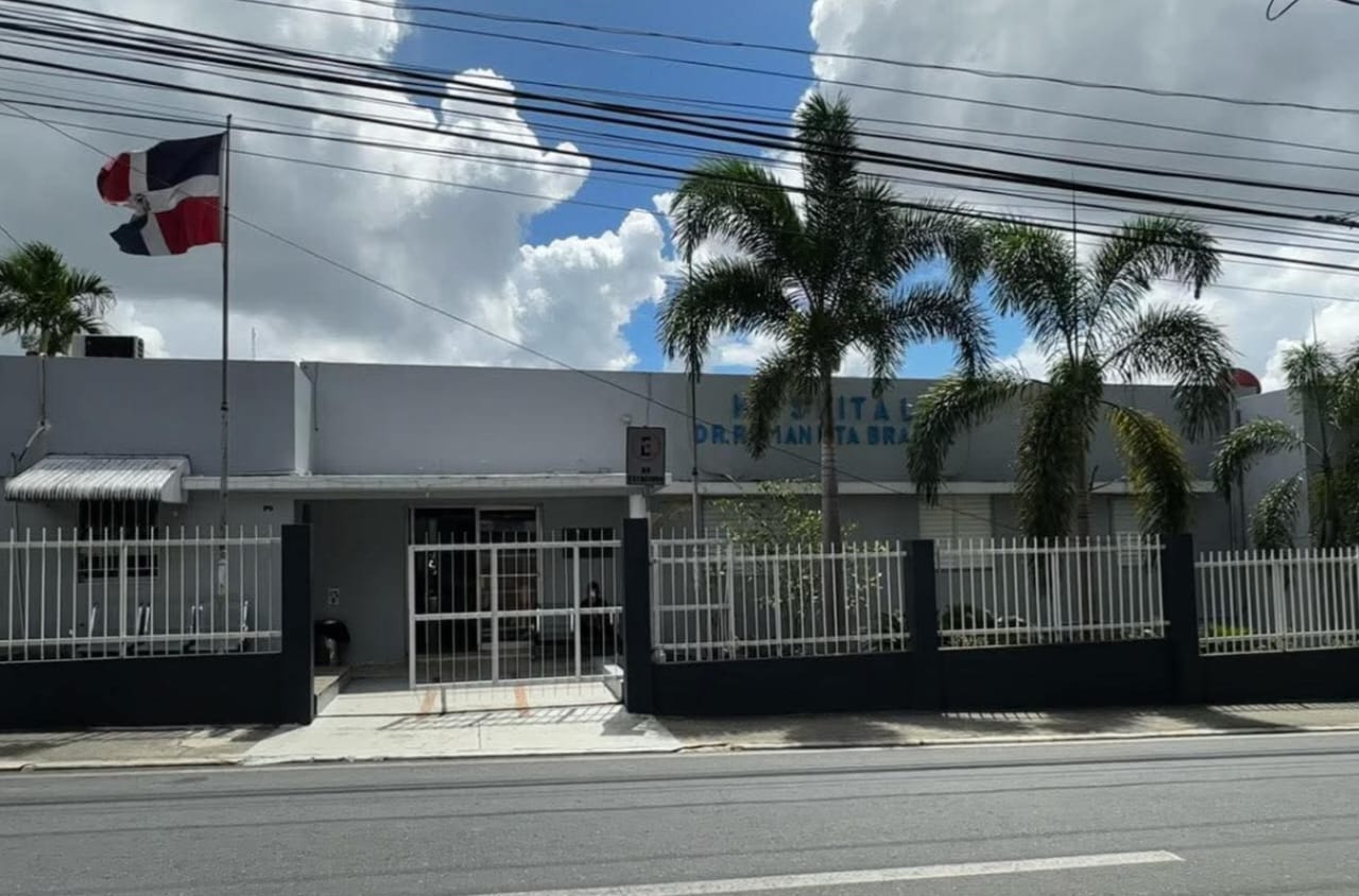 Panorama Salud. La Dirección del Hospital Municipal Dr. Román Bautista Brache de Salcedo informó que ninguna persona resultó afectada ni se produjeron daños mayores durante el incendio ocurrido la noche del pasado viernes en el área de farmacia, causado por un cortocircuito.