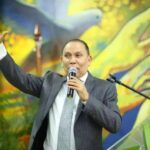 El vicepresidente y coordinador político de la Fuerza del Pueblo, Radhamés Jiménez Peña, afirmó que es un abuso del Partido Revolucionario Moderno (PRM) los altos precios de los combustibles, cuando el barril de petróleo lleva varios meses cotizándose por debajo de los 70 dólares.