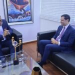 Salvador Holguín recibe a Roberto Ángel Salcedo; conversan sobre planes, proyectos y ejecutorias del Ministerio de Cultura