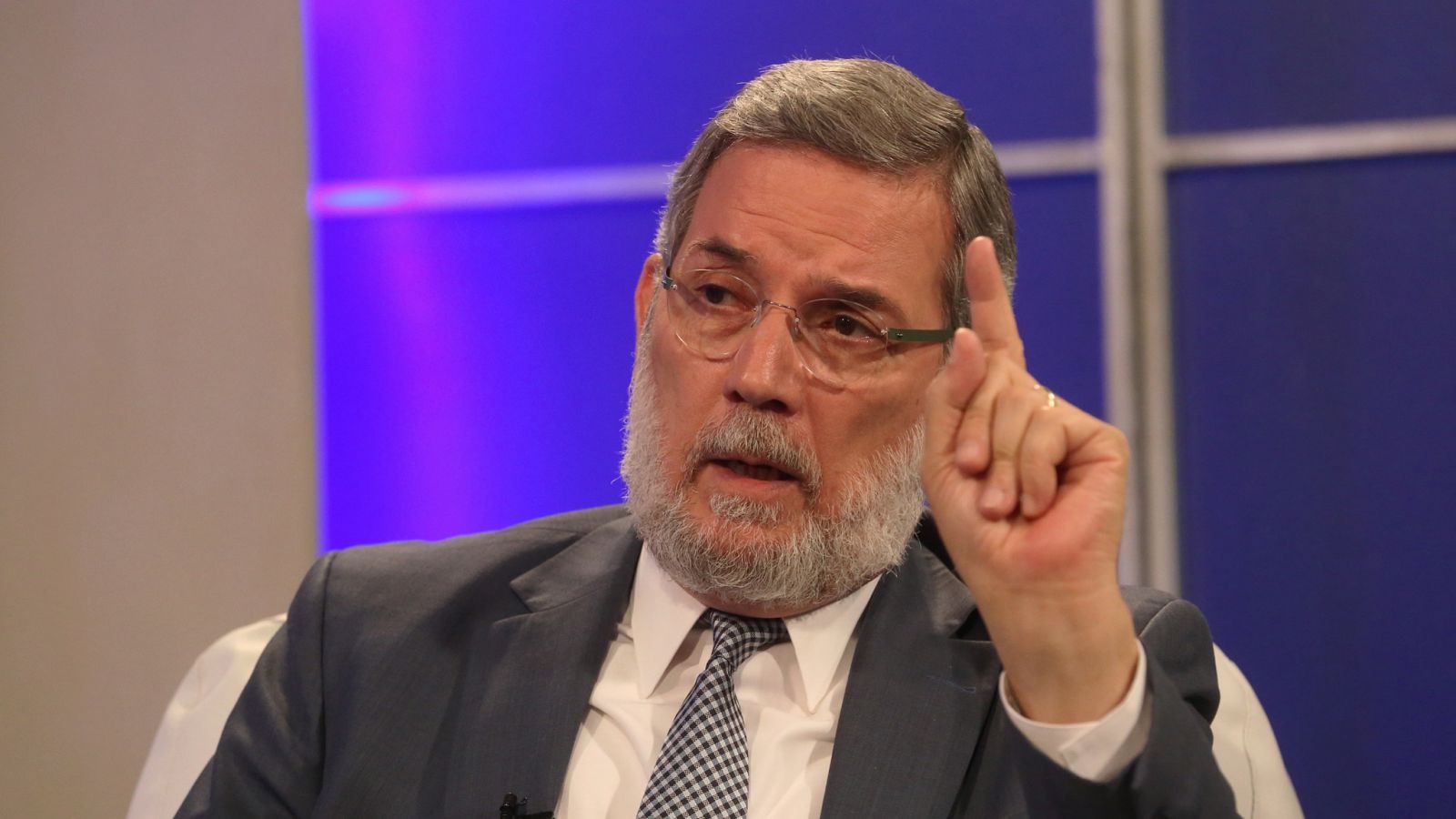 El exvocero de la Presidencia y dirigente del Partido de la Liberación Dominicana, (PLD), Roberto Rodríguez Marchena falleció esta noche de un infarto, informó el director del Comunicaciones del partido morado, Héctor Olivo.