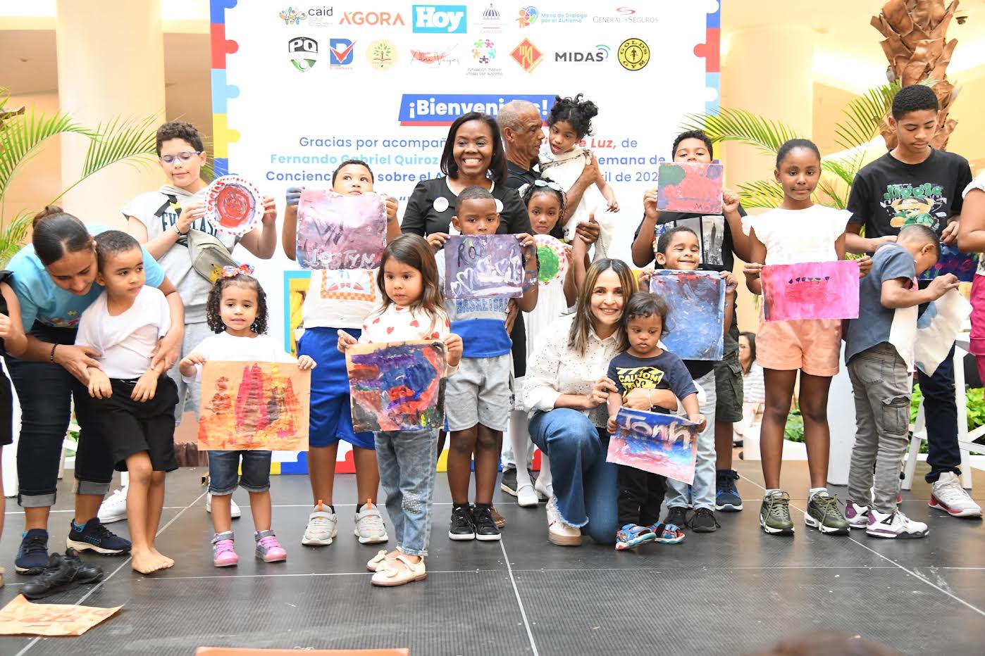 Taller de pintura inclusivo une e inspira en apoyo a la conciencia