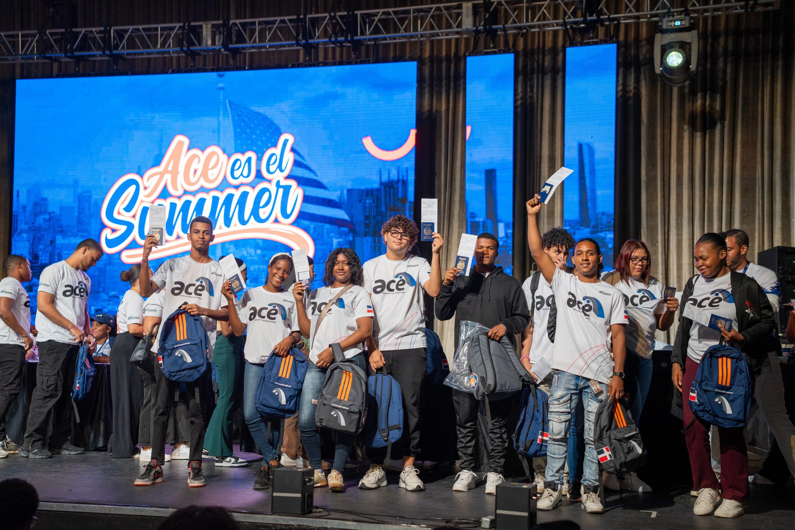 Los jóvenes recibieron una orientación integral sobre temas esenciales para su viaje