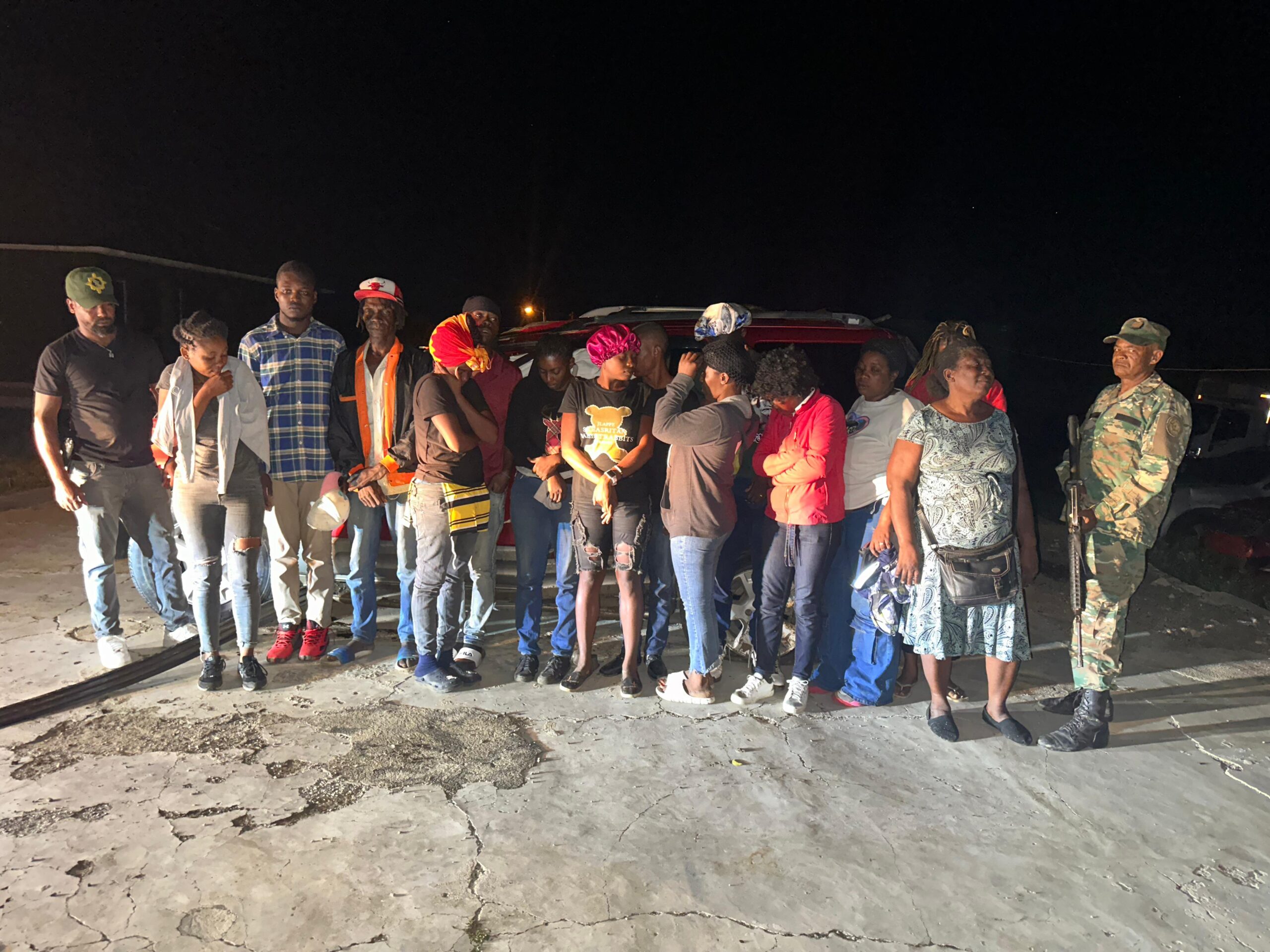 Detienen a 18 inmigrantes indocumentados en una jeepeta en Villa Vásquez