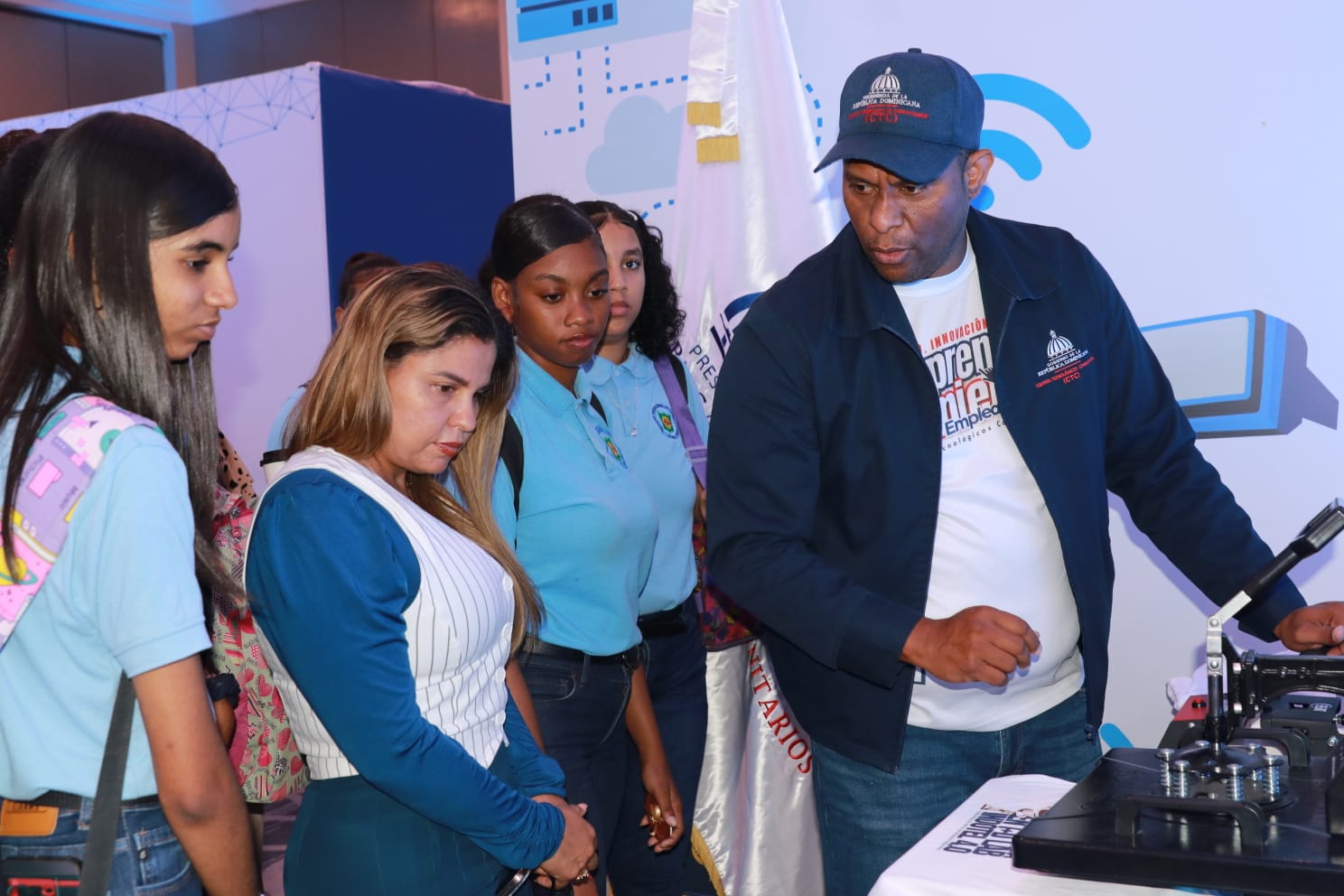 Los Centros Tecnológicos Comunitarios (CTC) tuvieron una participación destacada en el primer Congreso Internacional Indotel 4.0, celebrado esta semana, donde su stand fue uno de los más visitados por los más de 1,700 estudiantes, jóvenes innovadores y profesionales que acudieron al evento.