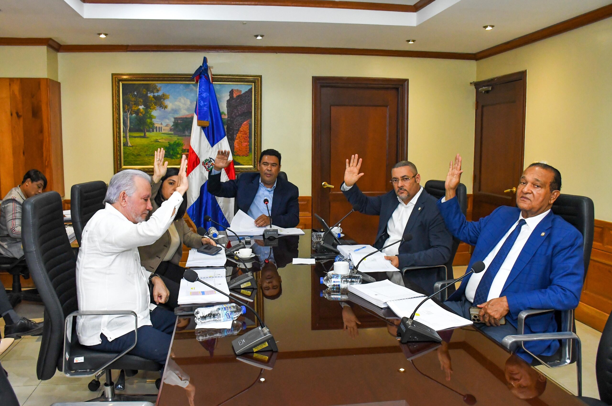 Aprueban a unanimidad no hacer cambios a la cesantía
