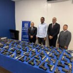 La Fiscalía de Puerto Plata entregó al Ministerio de Interior y Policía (MIP) 132 armas de fuego incautadas en diversos operativos.