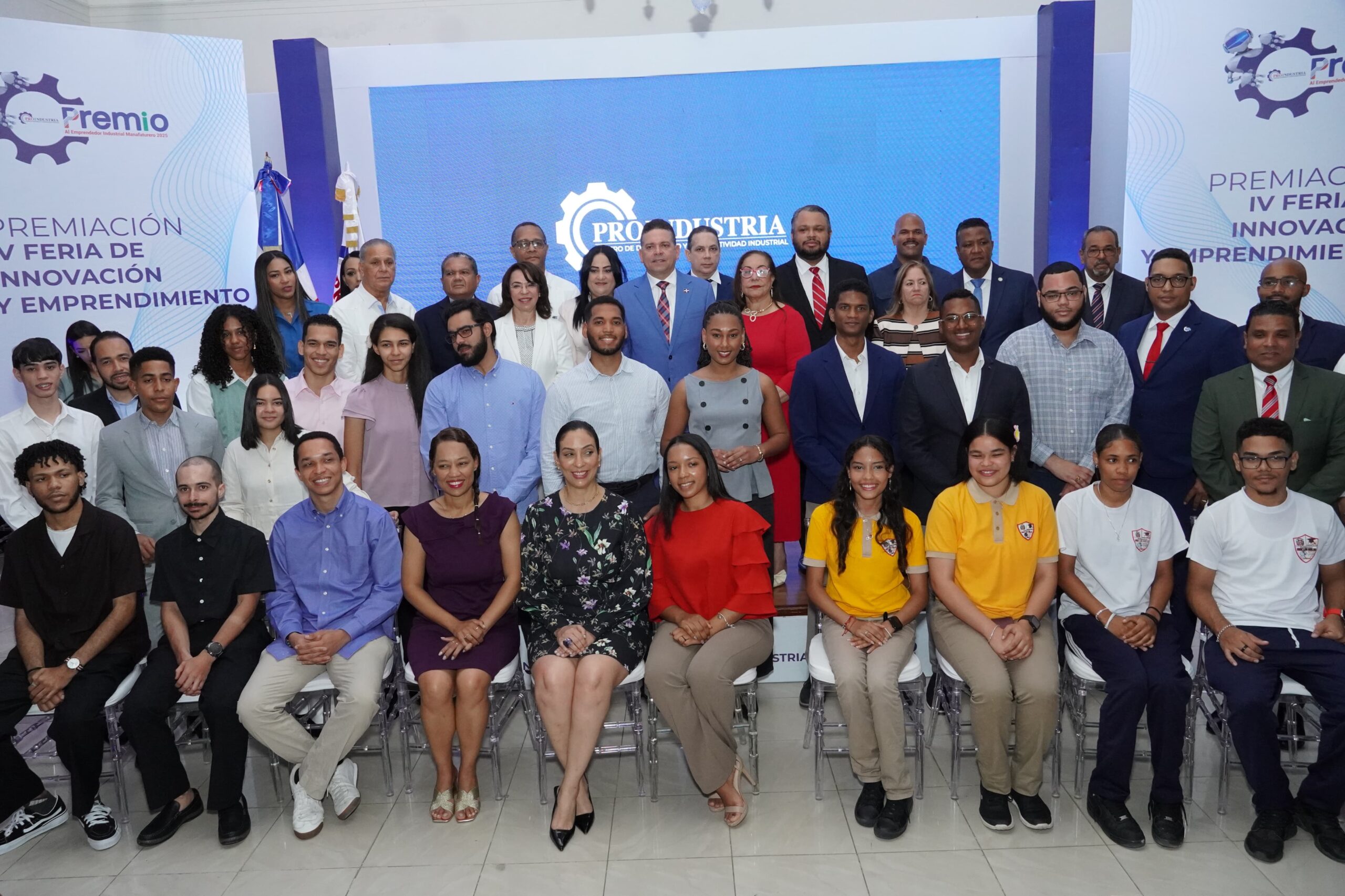 Reconocen a los ganadores del Premio al Emprendedor Industrial Manufacturero