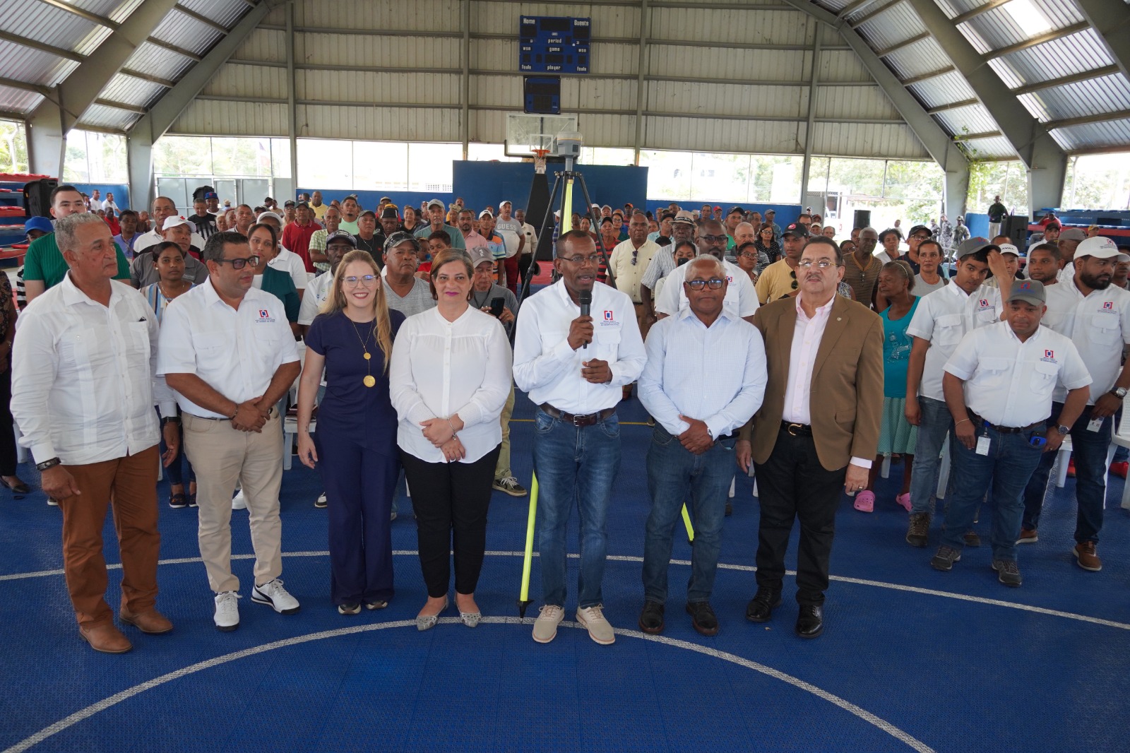 El Gobierno a través de la Unidad Técnica Ejecutora de Titulación de Terrenos del Estado (Utect) junto a la Dirección General de Bienes Nacionales y el Ayuntamiento de Sabana de la Mar, inició los trabajos del proyecto de titulación en el municipio de Sabana de la Mar, provincia Hato Mayor donde se proyecta la entrega de 4,000 certificados de títulos beneficiando a 16,000 personas, ocupantes de viviendas y solares en la primera etapa.