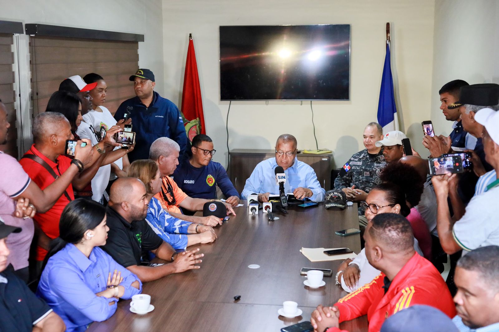 El Ayuntamiento de San Cristóbal intervino tres puntos verticales cada 50 metros con excavaciones profundas cercanas a los registros, lo que hizo posible que la alcantarilla en que cayó la estudiante Cheilin Vizcaíno, de 13 años de edad, no rebosara.