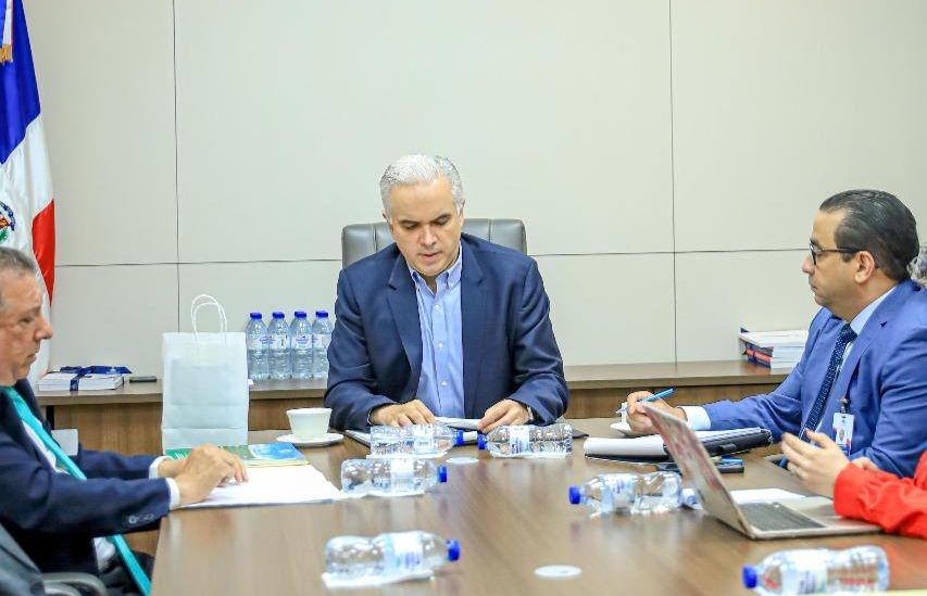 Ambas instituciones dejaron creadas comisiones para revisar los acuerdos suscritos