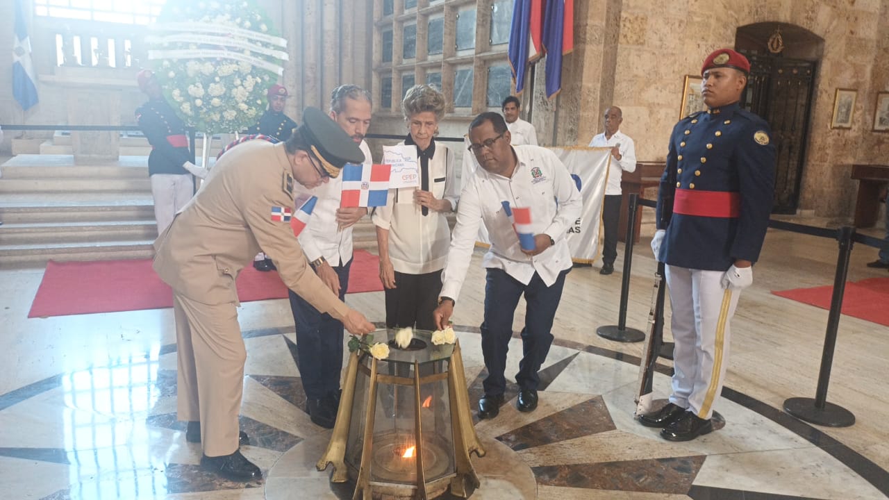 La ceremonia concluyó con la presentación de la medalla conmemorativa del 60 aniversario de la Revolución Constitucionalista / Fuente externa