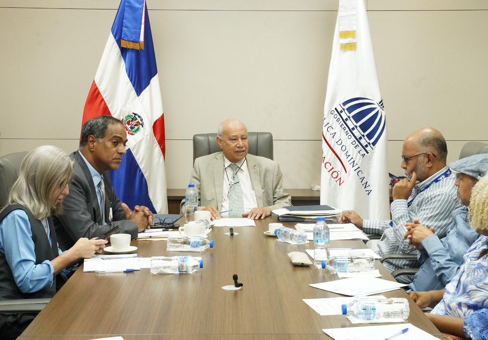 A raíz de la emisión de la Orden Departamental 50/2025 por parte del ministro Luis Miguel De Camps, que declara de alta prioridad la Evaluación de Desempeño Docente 2025, el Ministerio de Educación y el Comité Ejecutivo de la Asociación Dominicana de Profesores (ADP) sostuvieron un encuentro este lunes donde coordinaron las etapas de implementación y las responsabilidades institucionales que guiarán este proceso.