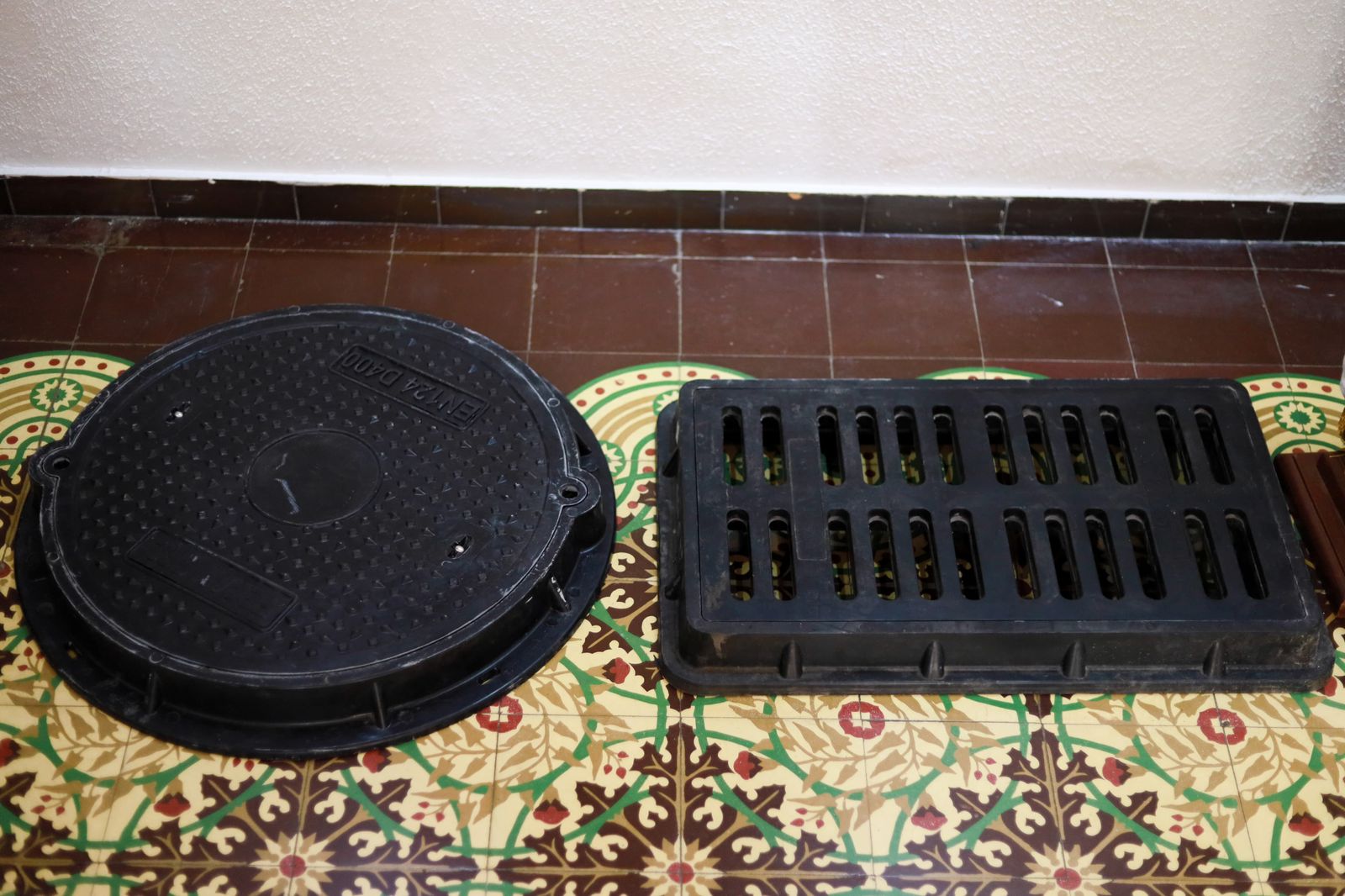 La muestra de las nuevas tapas, capaces de soportar hasta 40 toneladas de peso / Fuente externa