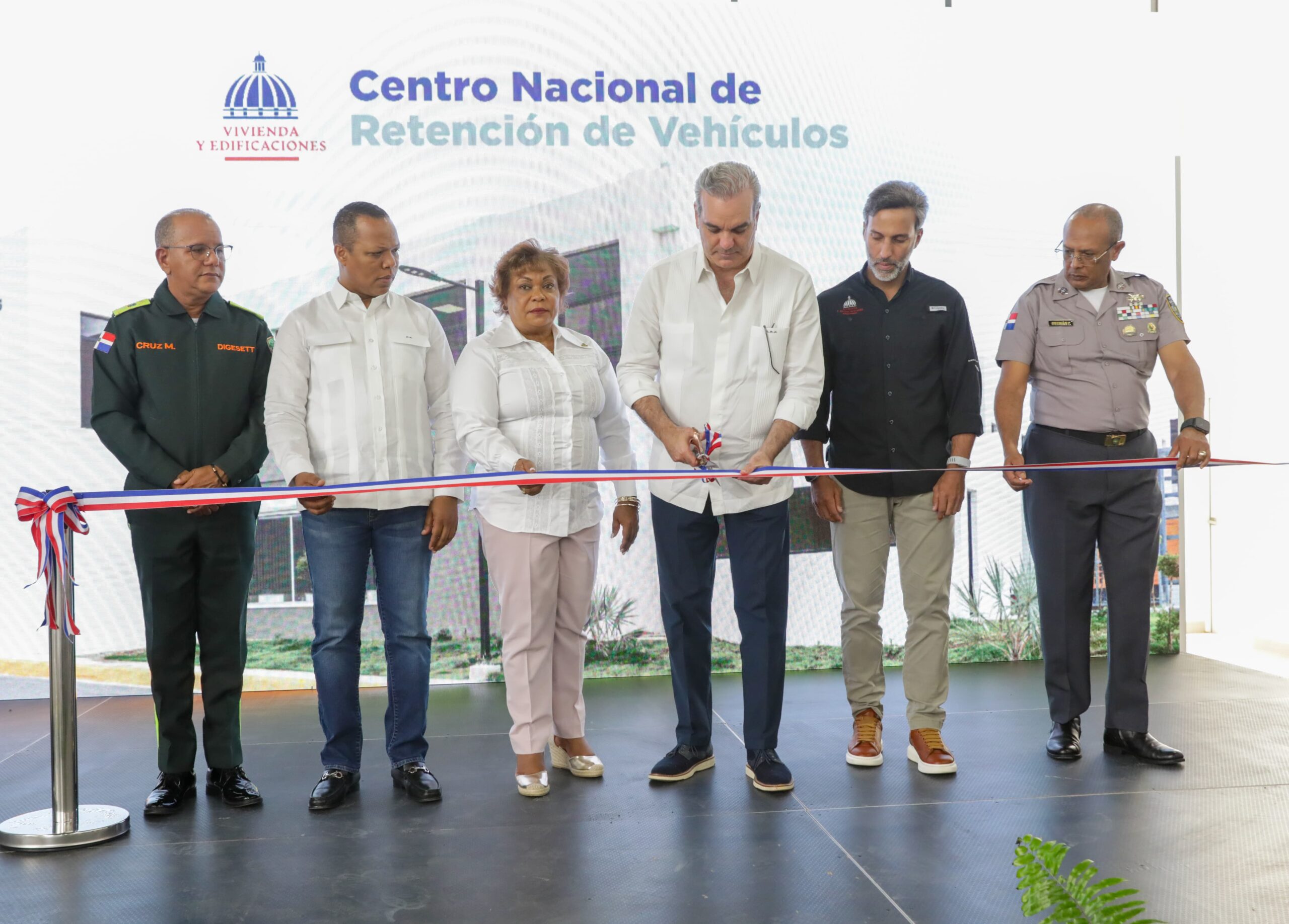 Presidente Abinader inaugura moderno Centro Nacional de Retención de Vehículos en SDO