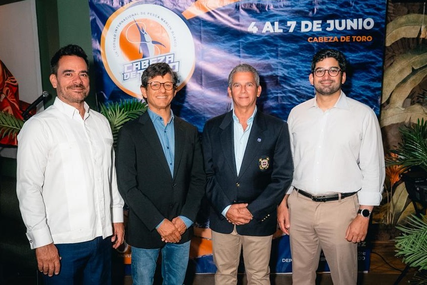 Danny Medina, Max Rodríguez, Battésimo Palamara y Horacio Read, durante el encuentro con la prensa en el restaurant Odette.