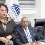 El Pleno de la Cámara de Cuentas de la República Dominicana (CCRD), encabezado por su presidenta, doctora Emma Polanco Melo, sostuvo un encuentro con el contralor general de la República, Félix Antonio Santana, con el objetivo de fortalecer las relaciones interinstitucionales y fomentar la transparencia en el uso de los recursos públicos y bienes del Estado.