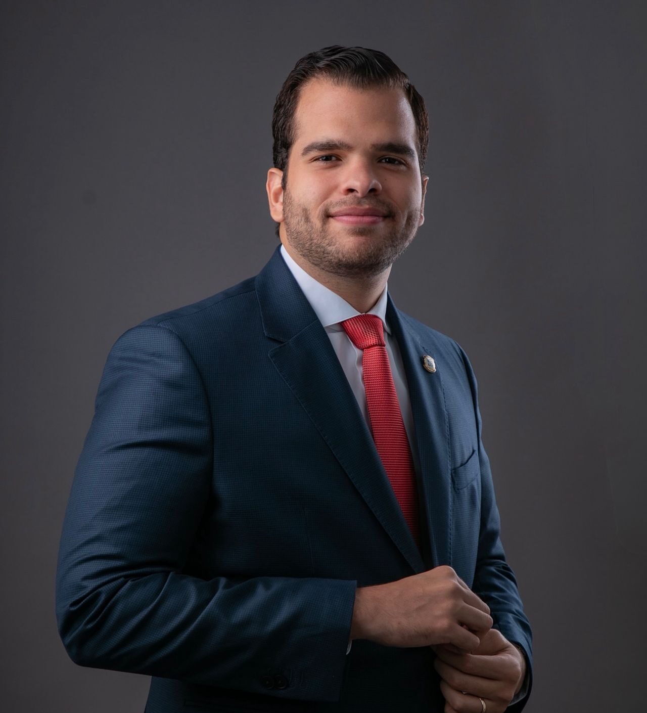 El diputado Vicente Sánchez Henríquez presentó ante la Cámara Baja un proyecto de ley que busca declarar el 8 de noviembre de cada año como el Día Nacional STEM (Ciencia, Tecnología, Ingeniería y Matemáticas) en la República Dominicana.