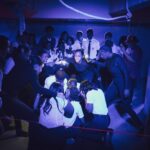 Estudiantes del Centro Educativo en Artes Prof. Adelaida Mercedes Acosta se sumergen en la obra teatral "El Foso" / Fuente externa