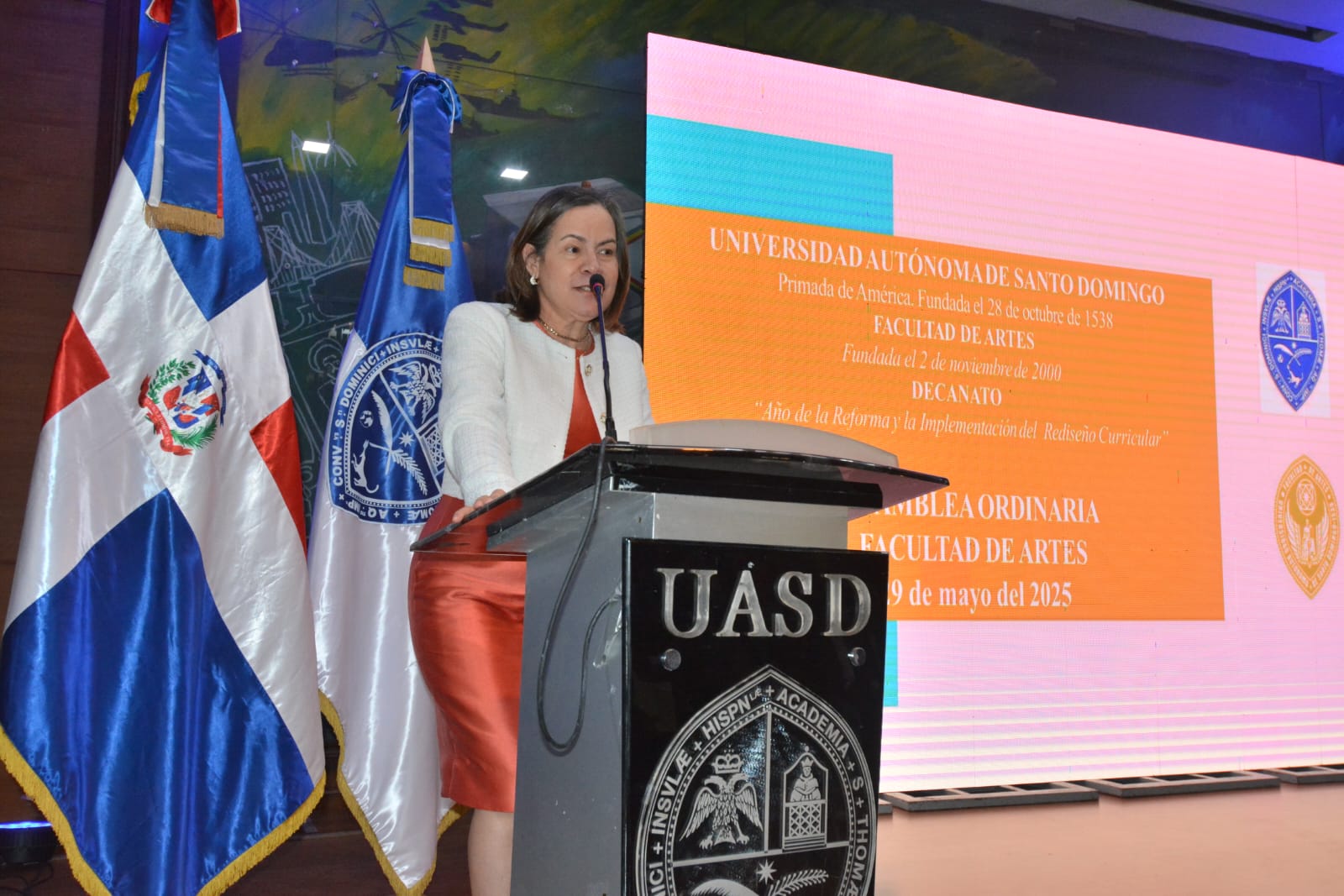 La Facultad de Artes de la Universidad Autónoma de Santo Domingo (UASD), aprobó este jueves los nuevos planes de estudios bajo el enfoque curricular por competencias para sus siete escuelas.