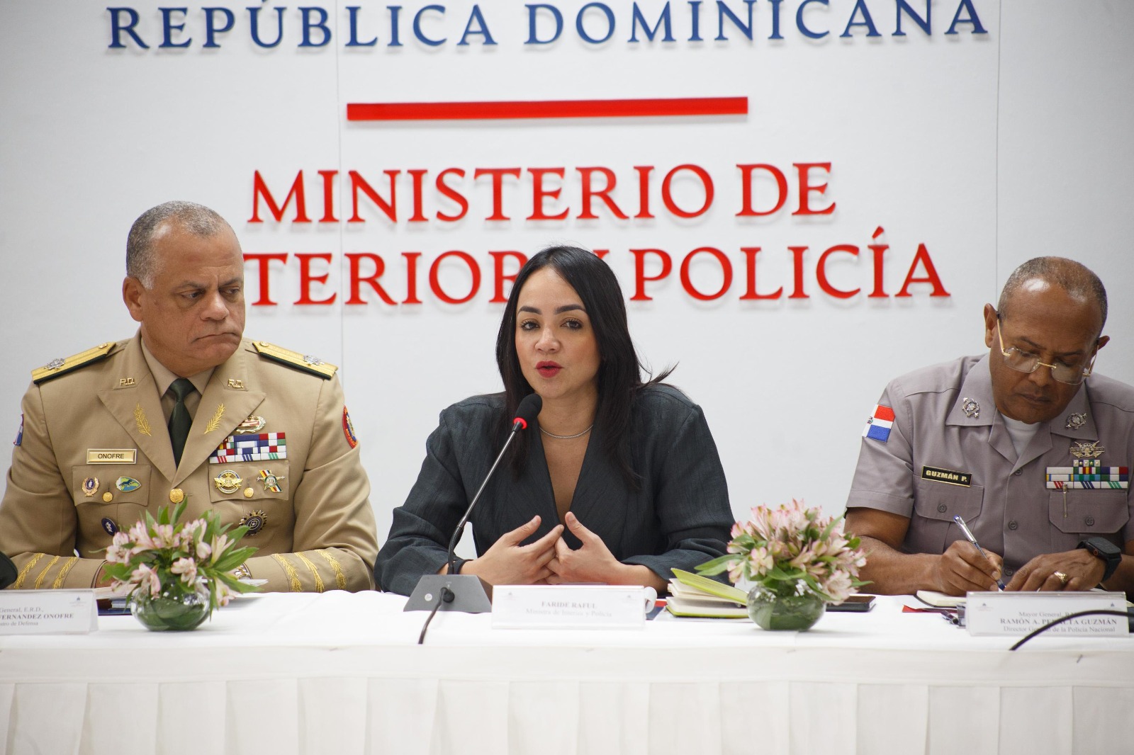 Las autoridades y la Organización de Estados Americanos (OEA) iniciaron las mesas técnicas de trabajo del plan de acción de la Hoja de Ruta de Centroamérica y República Dominicana, firmada en Washington, Estados Unidos, con el fin de prevenir el tráfico y la proliferación ilícita de armas, municiones y explosivos.