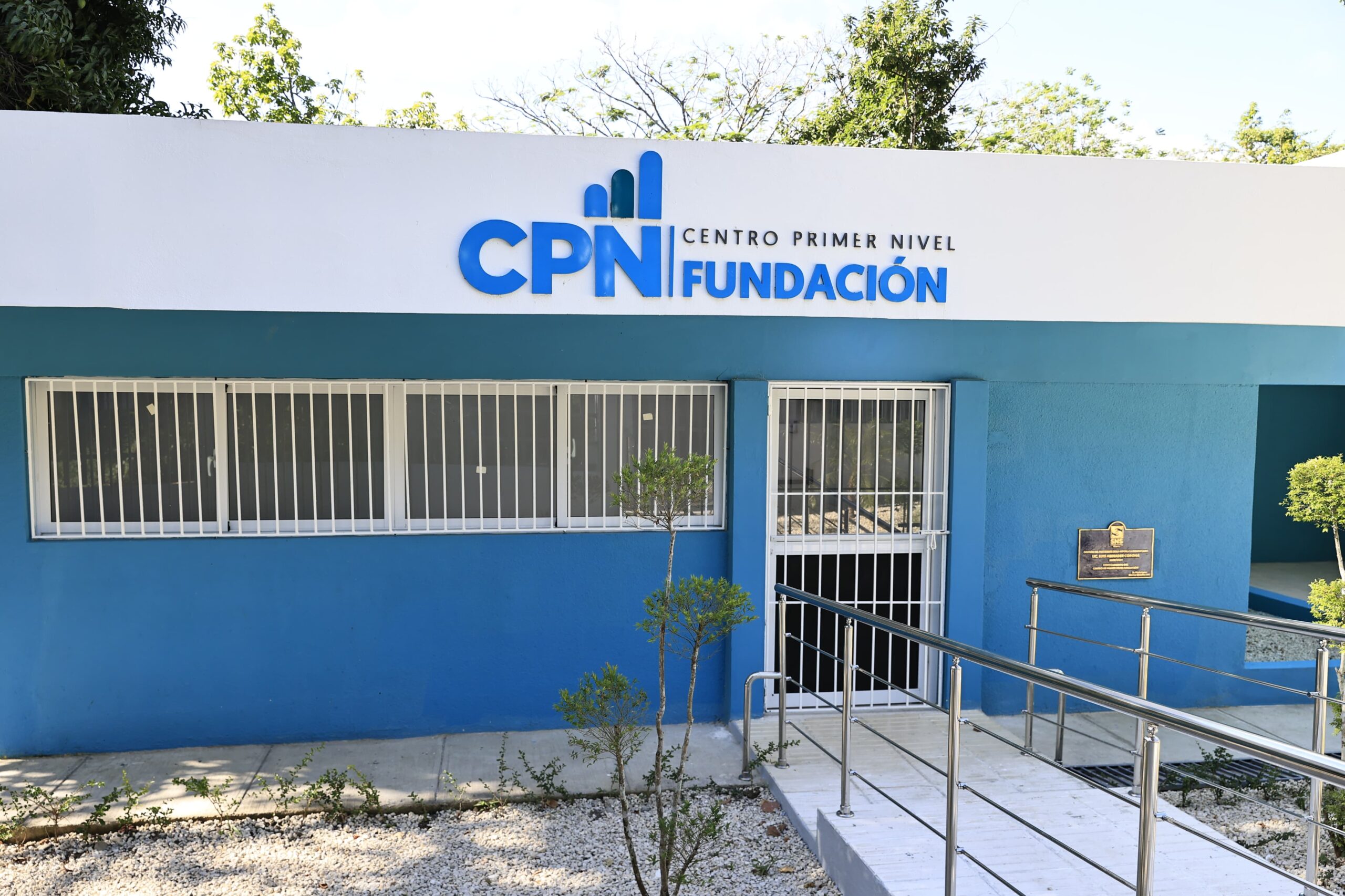 El ministro de la Presidencia José Ignacio Paliza y el director ejecutivo del Servicio Nacional de Salud (SNS), Mario Lama, encabezaron este viernes la inauguración del Hospital Municipal Guananico, en la provincia de Puerto Plata,