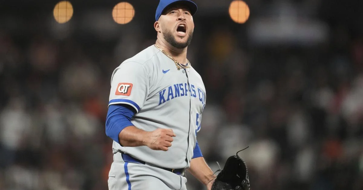 Carlos Estévez, cerrador dominicano de los Reales de Kansas City, llega a 14 salvamentos.