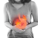 Explicó que el consumo excesivo de alcohol produce una inflamación en el hígado que puede conducir a cirrosis hepáticas.