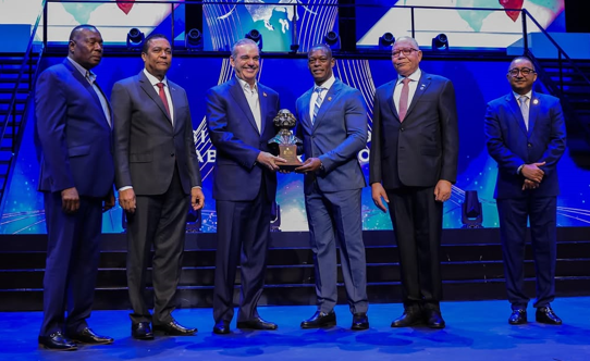 Fedodim reconoce al presidente Abinader como la “Personalidad municipalista” en premios Juan Pablo Duarte 2025