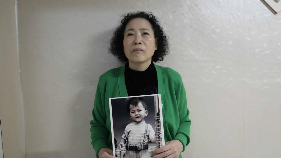 Madre demanda al gobierno y a una agencia por la adopción de su hijo desaparecido en el sur de Corea
