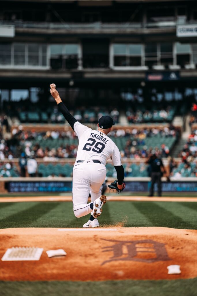 Tarik Skubal, lanzador de Detroit, lanza juego completo de 13 ponches y 94 pitcheos, es el primero con estos numeritos.