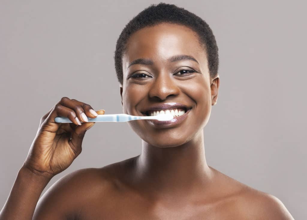 Consejos para cuidar los dientes de forma natural