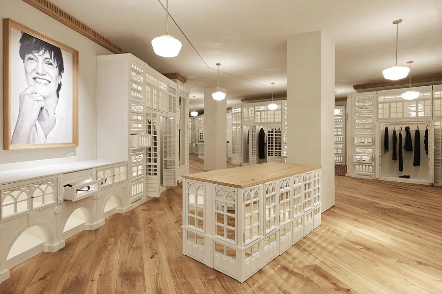 Se cumple medio siglo de la apertura de la primera tienda Zara, matriz del emporio Inditex