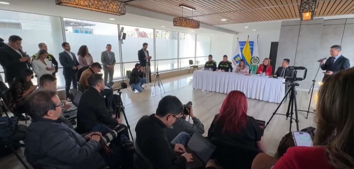 La fiscal general de Colombia Luz Adriana Camargo ha asegurado este lunes que las pesquisas por el atentado contra el precandidato presidencial, Miguel Uribe Turbay apuntan a una red de sicarios.