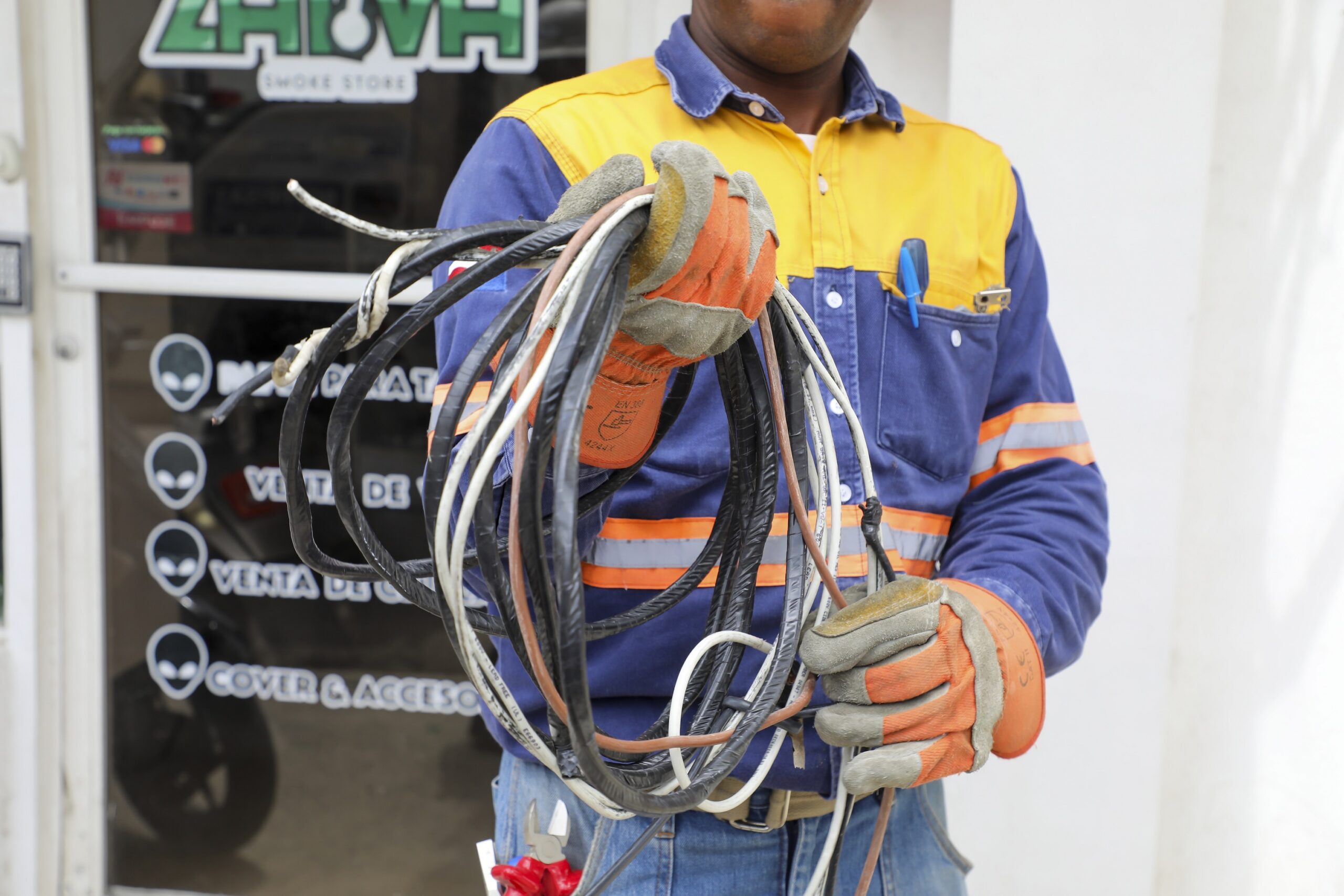 Edeeste desmanteló 8.863 fraudes eléctricos en más de 40 sectores / Fuente externa