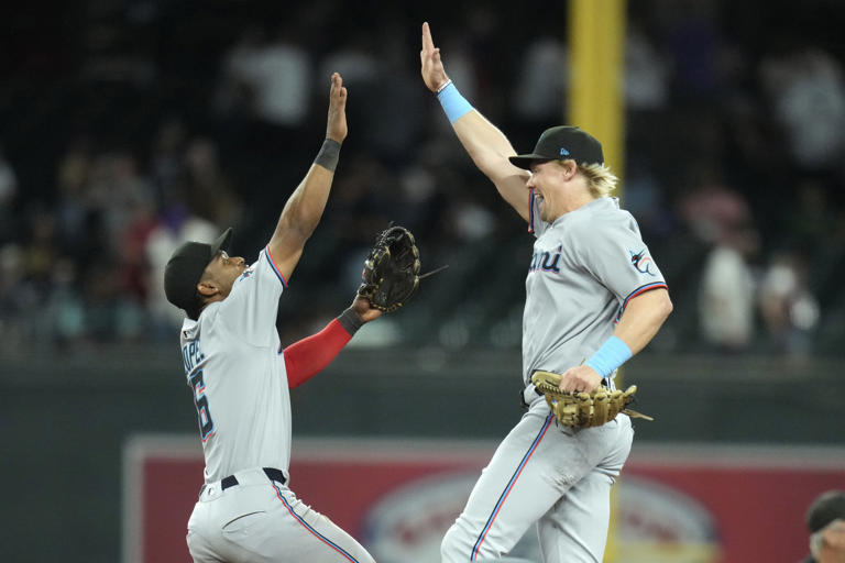 Los Marlins barren a Arizona.