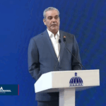 El presidente Luis Abinader afirmó este lunes que analizan la propuesta de reanudar los vuelos con Venezuela.
