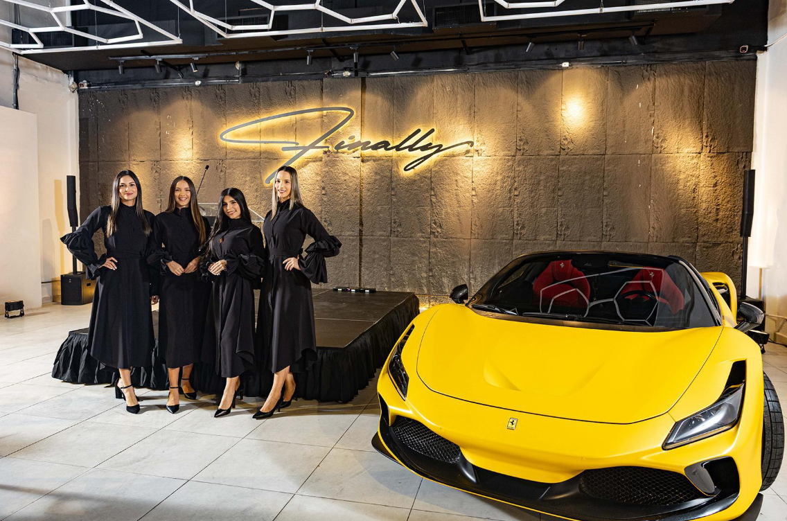 Modelos durante el lanzamiento de Finally Cars / Fuente externa
