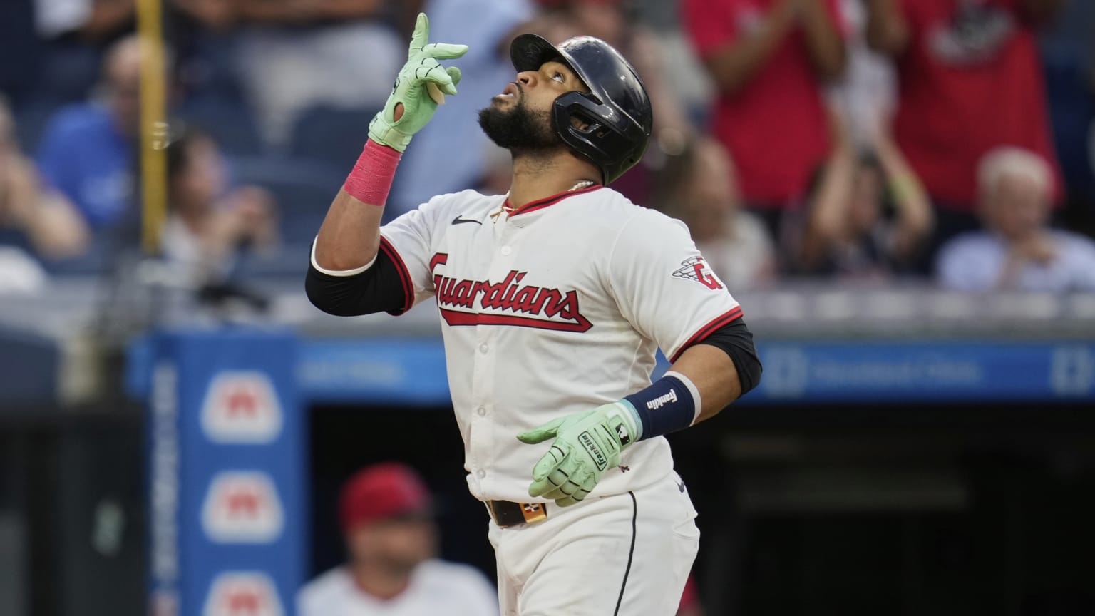 Carlos Santana de los Guardianes de Cleveland.