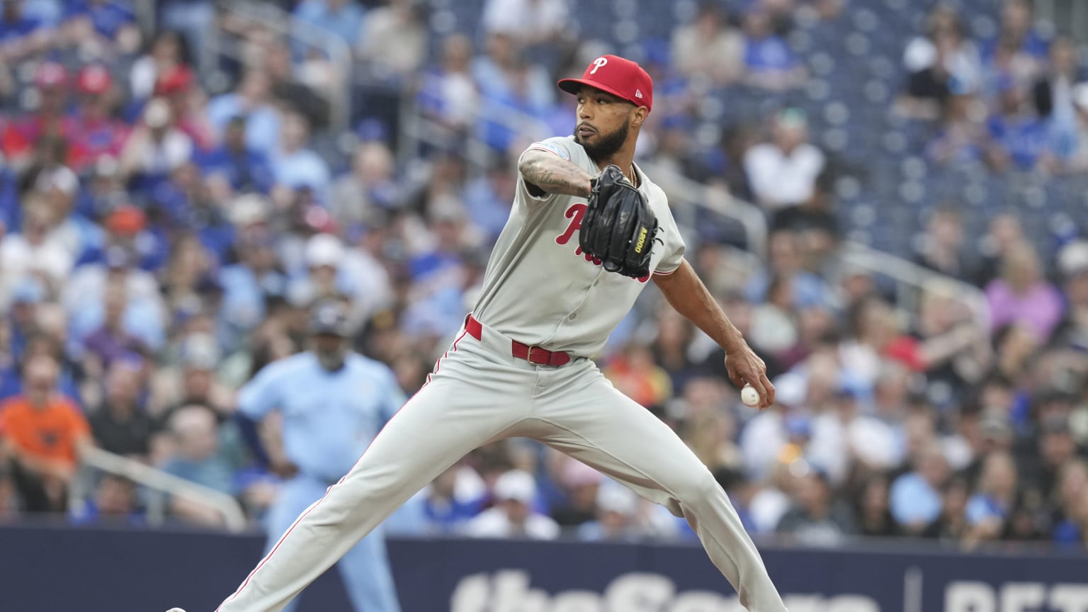 Dominicano Cristopher Sánchez tiene marca de 5-1 con los Filis.